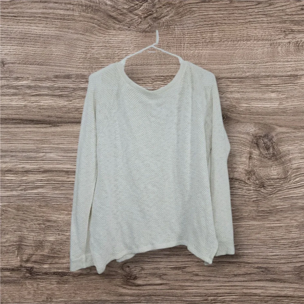 Velvet By Graham & Spencer Asymmetrical Textured Sweater Size Small Side Slits
